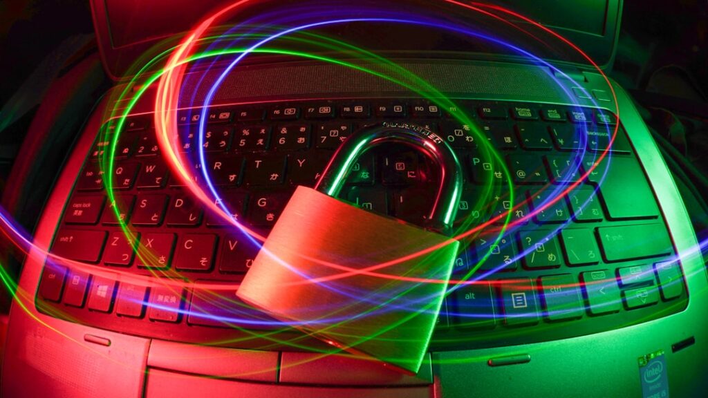 Meta search engine acting as a privacy shield for user data